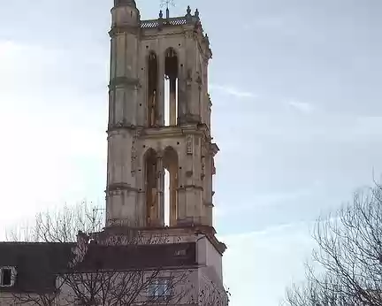 La tour St-Maclou à Mantes-la-Jolie La tour St-Maclou à Mantes-la-Jolie